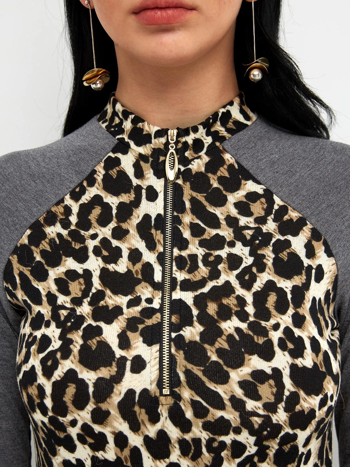 OEM ODM Round Neck Leopard Zip Back Long Sleeve Curved Hem T-Shirts